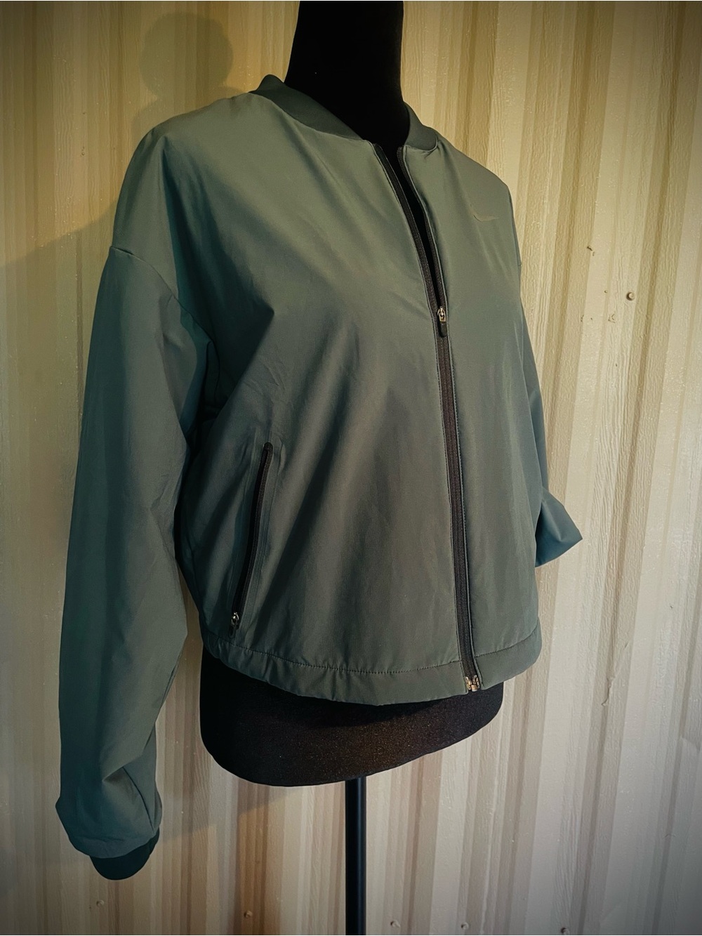 Nike Aerolayer Training Jacket Women's crop Bomber Ruched Sleeve Puffy Green M